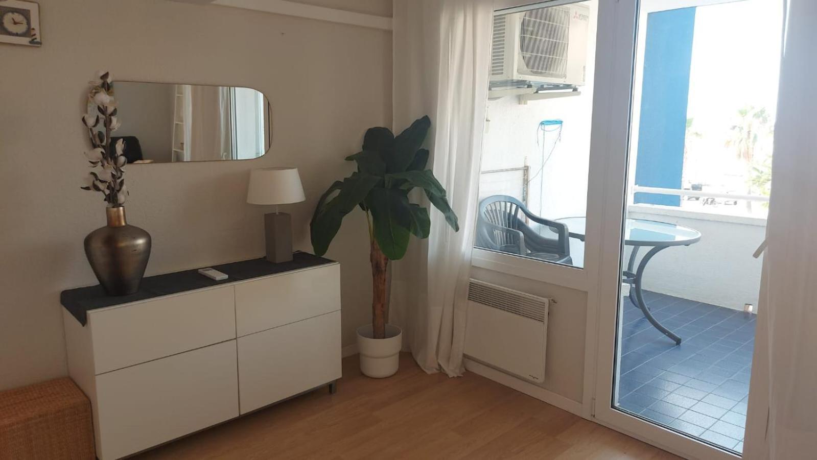 1ª Linea Reformado Y Frente Al Puerto Deportivo Firmamos Contrato Si El Cliente Lo Solicita Aunque Es Necesario Hacer La Reserva Para Poder Comunicarse Hospitalet De L'Infant Exterior foto